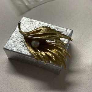 Capri vintage gold tone with pearl  Brooch Signed.  Beautiful